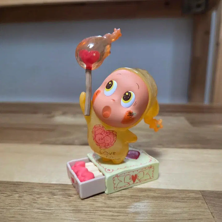 [BUNJANG] Pop Mart Twinkle Little Star Falling in Love Figure / 팝마트 작은별 트윙클 사랑에 빠지다 피규어