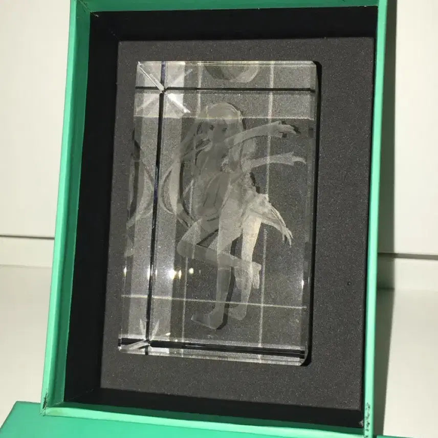[BUNJANG] Hatsune Miku 3D Crystal Object Laser Engraved Figure / 하츠네 미쿠 3D 크리스탈 오브젝트 레이저 각인 조형물