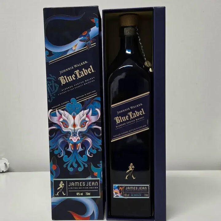 [BUNJANG] Johnnie Walker Blue Label James Jean Limited Edition Whiskey Empty Bottle with Case / 조니워커 제임스 진 리미티드 에디션 위스키 공병