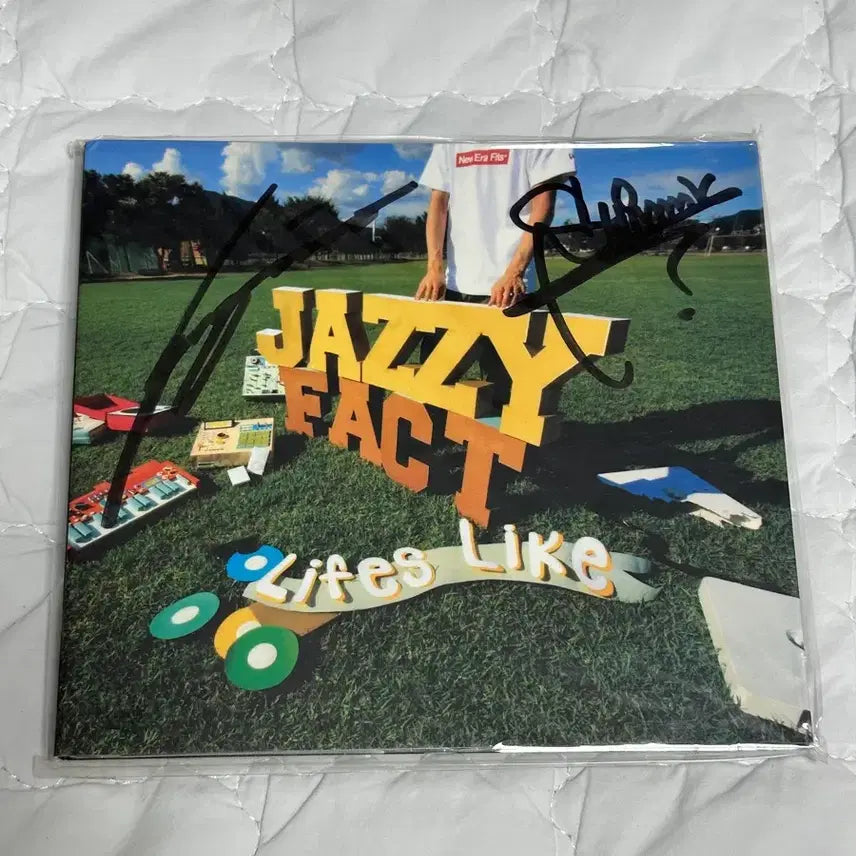 [BUNJANG] Jazzyfact Lifes Like Sealed Autographed Album / Jazzyfact 재지팩트 Lifes Like 미개봉 사인반