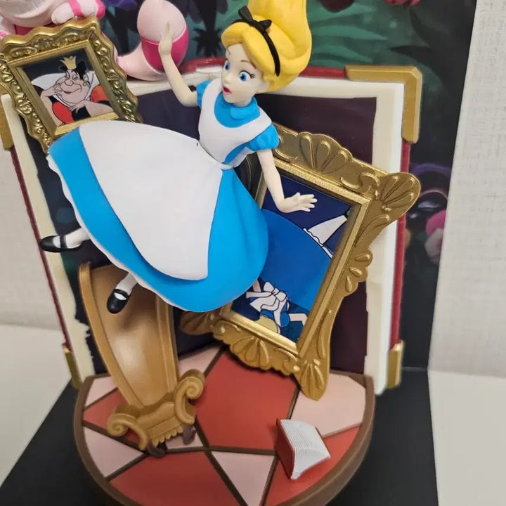 [BUNJANG] Disney Beast Kingdom Storybook Alice Figure / 디즈니 비스트킹덤 스토리북 앨리스 판매합니다