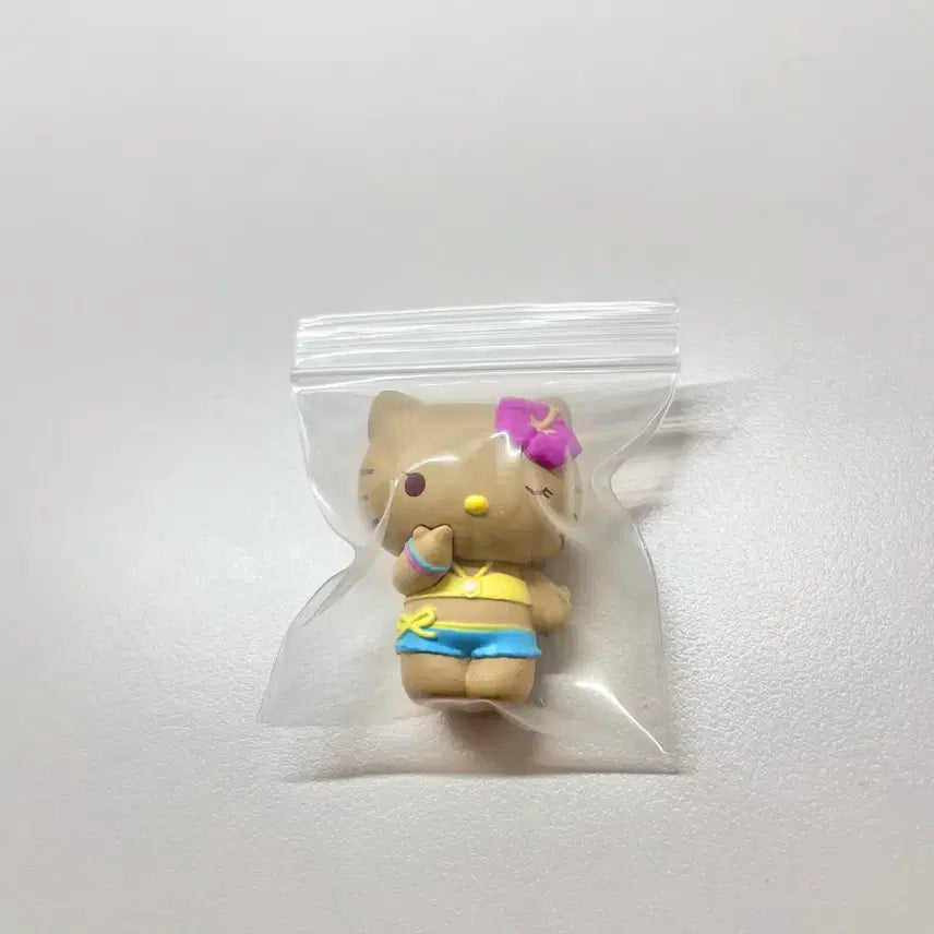 [BUNJANG] Sanrio Hello Kitty &amp; Usahana Tanning Cafe Bundle / 태닝 헬로키티 &amp; 우사히나 가챠 일괄 / 산리오 바캉스 태닝키티