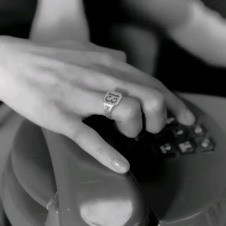 [BUNJANG] BTS Jimin Muse 13 Signet Ring / (새상품)방탄 지민 뮤즈 13 반지 시그넷 링 signet ring 양도
