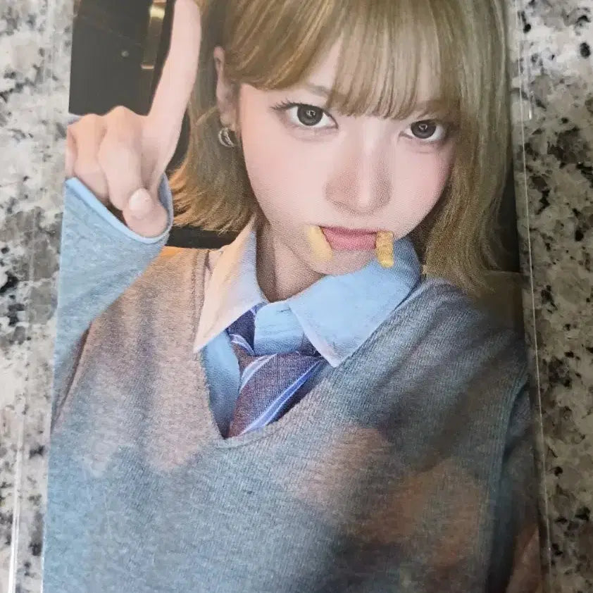 [BUNJANG] LeSserafim Eunchae "Shrimp Crackers" POB Photocard / 리센느 새우깡 포카 플러스챗 미공포 메이