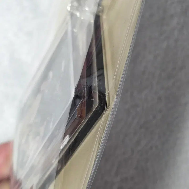 [BUNJANG] Givenchy 1st Anniversary Exhibition "Shy" Album Jacket Style Acrylic Keyring (Sealed) / 미개봉) 기븐 원화 전시 팝업 굿즈 shy 앨범 재킷 스타일 아크릴 키링