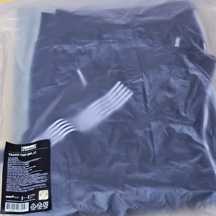 [BUNJANG] LE SSERAFIM 2023 Popup Track Top (L) / 르세라핌 2023 팝업 트랙탑 L