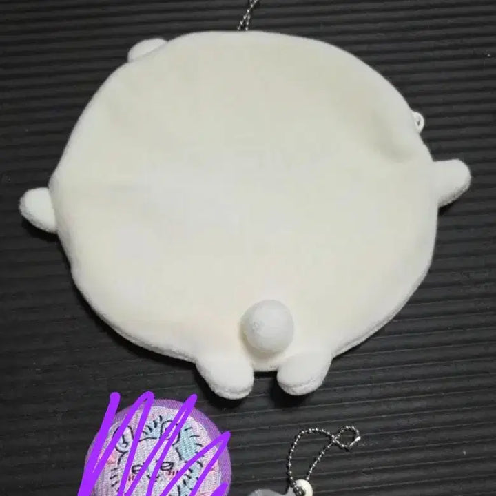 [BUNJANG] Chiikawa Flat Pouch + Hachiwara Gacha Keyring / 납작 치이카와 쿠지 파우치+하치와레 가챠 키링