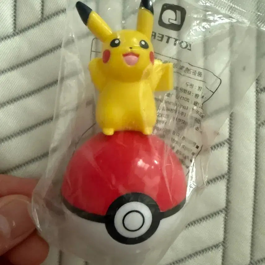 [BUNJANG] Pokemon Pikachu Ball Figure / 포켓몬스터 피카츄 볼 피규어 오뚜기