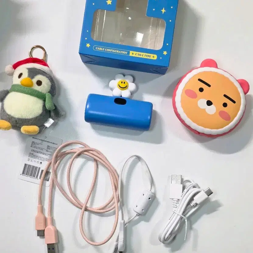 [BUNJANG] Wiggle Wiggle Bundle Set Portable Charger with Penguin Keyring and Kakao Friends Ryan Portable Charger / 일괄)위글위글 보조배터리
