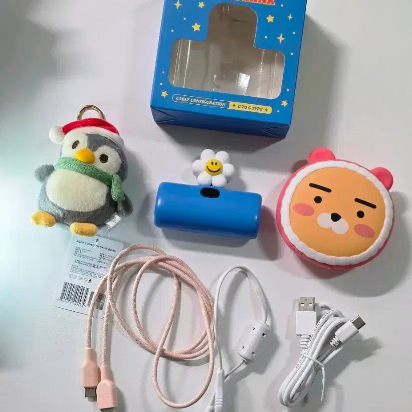 [BUNJANG] Wiggle Wiggle Bundle Set Portable Charger with Penguin Keyring and Kakao Friends Ryan Portable Charger / 일괄)위글위글 보조배터리