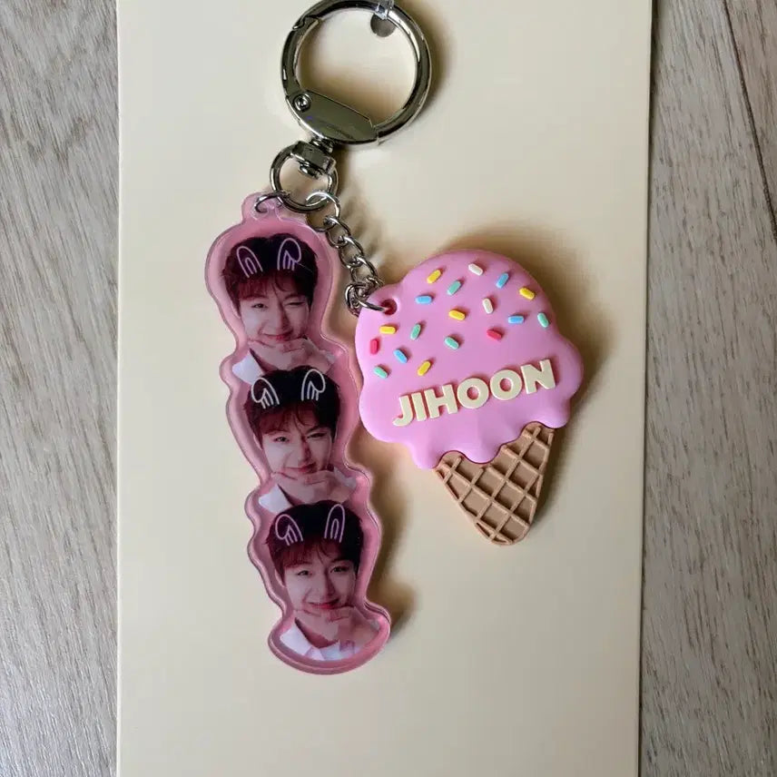 [BUNJANG] Park Jihoon Baskin Robbins Acungppang Keyring / 박지훈 베라 키링 아궁빵 키링