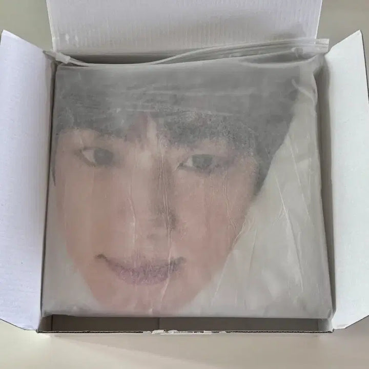[BUNJANG] BTS Jin Raincoat &amp; Towel / 방탄 bts 런석진 석진 우비 수건 (포카 x)
