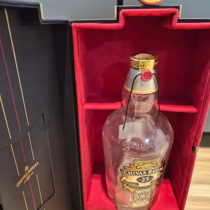 [BUNJANG] Chivas Regal 25 Year Old Empty Bottle / 시바스리갈  25년 공병입니다
