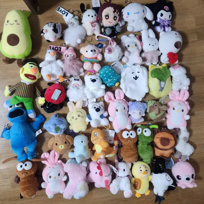 [BUNJANG] 45-Piece Assorted Character Plushie Set / 다양한 캐릭터 인형 세트 45종