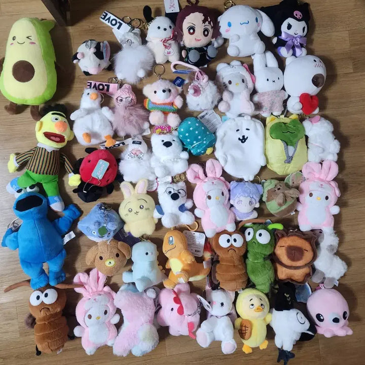 [BUNJANG] 45-Piece Assorted Character Plushie Set / 다양한 캐릭터 인형 세트 45종