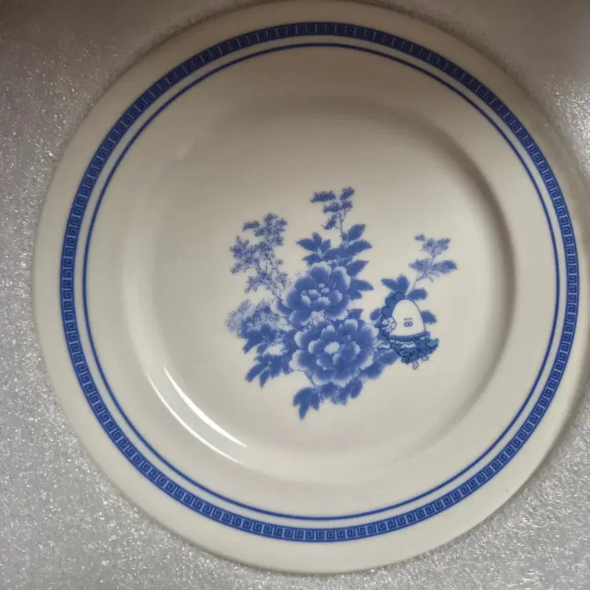 [BUNJANG] DanKkomma Atta Mamma Blue and White Porcelain Plate / 댄꼼마 아따맘마 청화백자 접시