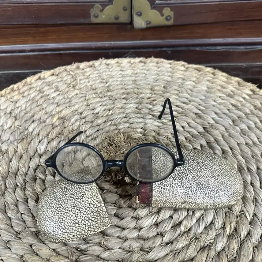 [BUNJANG] Antique Spectacle Case (Rabbit) with Spectacles (One Leg Missing) / 옛날 안경집(어피) , 안경(한쪽 다리 분실)