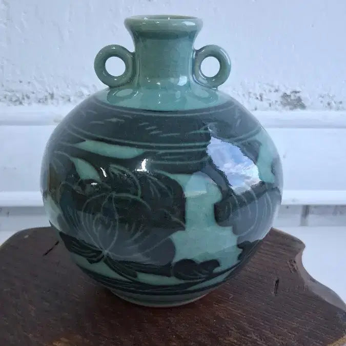 [BUNJANG] Celadon Porcelain Vase with Floral Pattern / 청자도자기-꽃 무늬 항아리