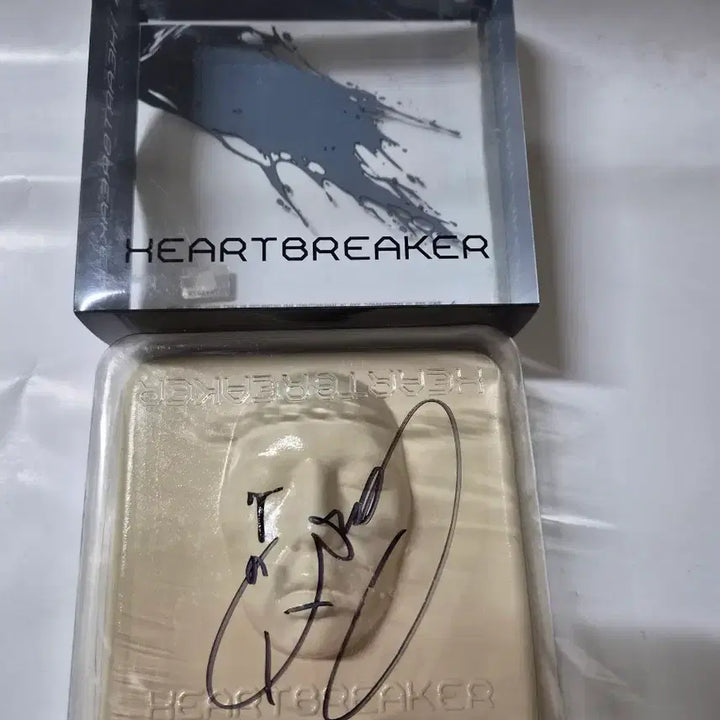 [BUNJANG] G-Dragon HEARTBREAKER 1st Press Signed CD / 지드래곤 HEARTBREAKER 앨범 1차 싸인 cd 올려봅니다