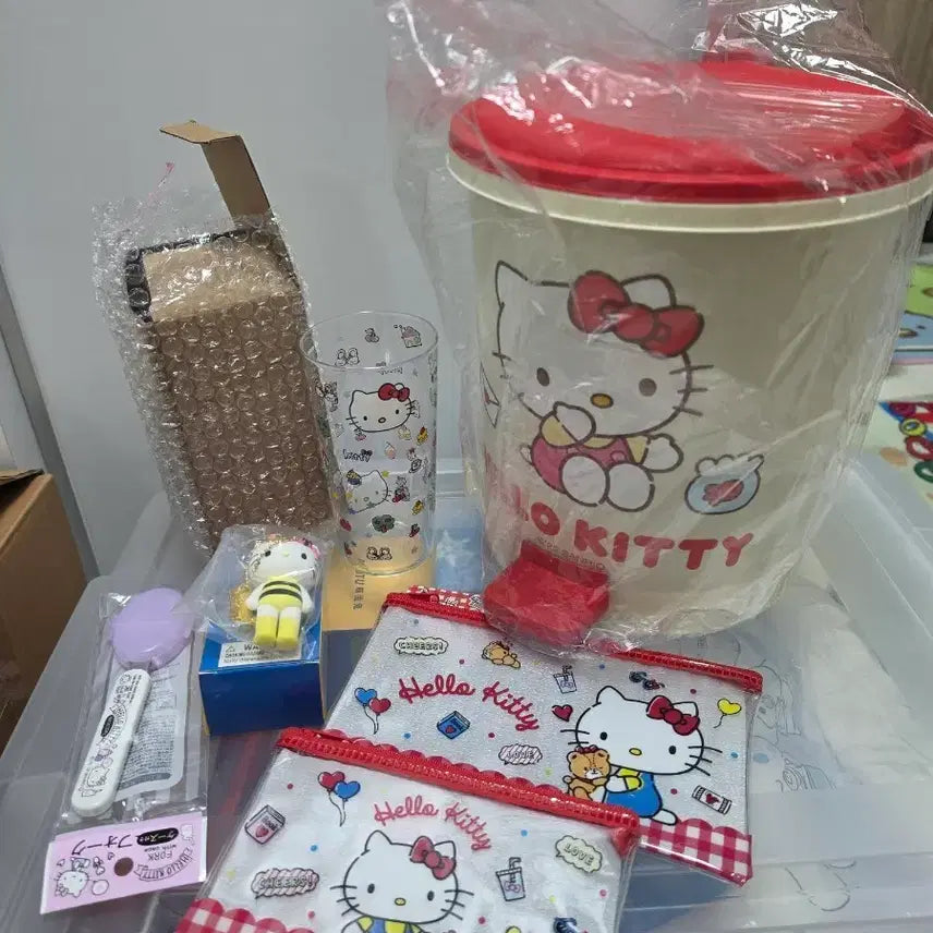 [BUNJANG] Sanrio Kitty Goods Bundle Set - Trash Can, Pouch, Cup, Figure, Fork / (일괄) 키티 굿즈 세트 모음 산리오 새상품 쓰레기통 파우치 컵 피규어 포크