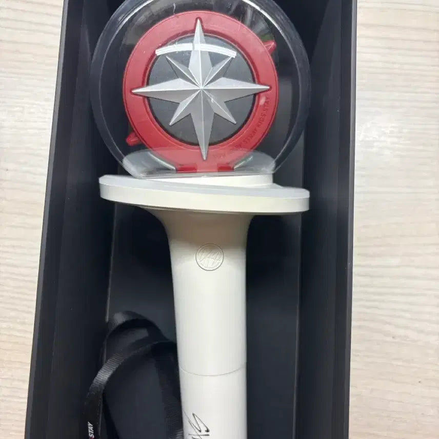 [BUNJANG] Stray Kids Official Light Stick Ver.2 / 스트레이키즈 응원봉 ver.2/포카 10장 랜덤/배송비 0