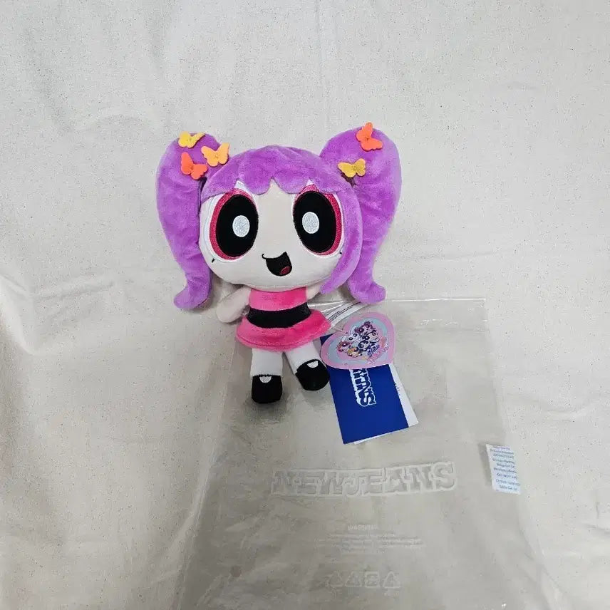 [BUNJANG] NewJeans Powerpuff Girls Hanni Medium Doll / 뉴진스 파워퍼프걸 하니 미디엄 인형