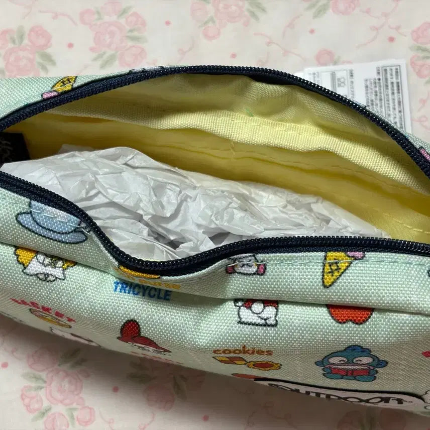 [BUNJANG] Sanrio Outdoor Pouch Mint Characters / 아웃도어 산리오 파우치 민트 캐릭터즈