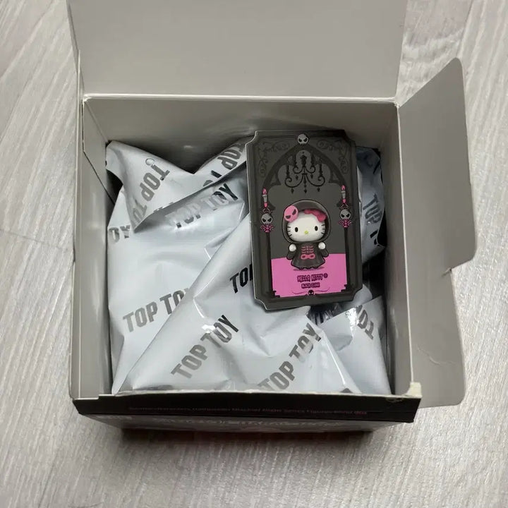 [BUNJANG] TopToy Halloween Hello Kitty Figure (Sealed) / 탑토이 할로윈 헬로키티 피규어 (포장 미개봉)