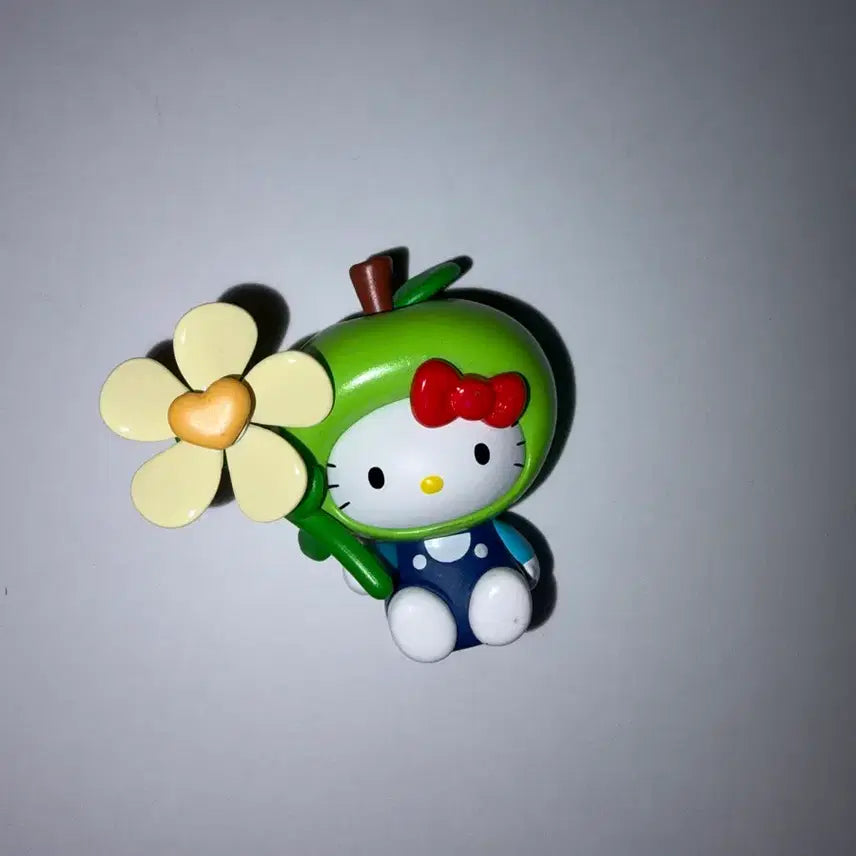 [BUNJANG] Hello Kitty Apple Pinwheel Figure (Opened, Box Included) / 헬로키티 사과 바람개비피규어 개봉(박스있음)