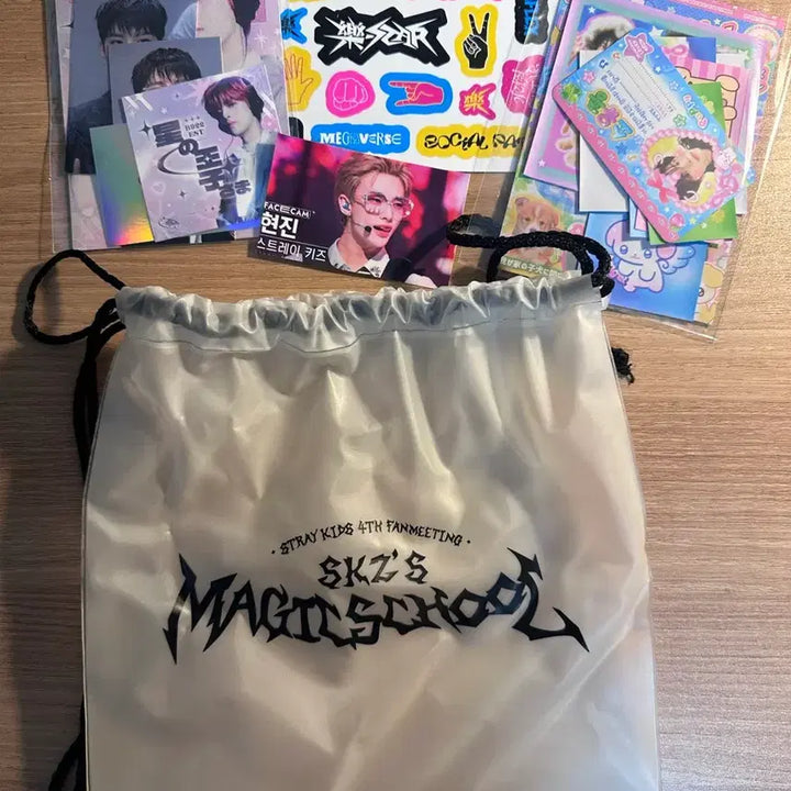 [BUNJANG] Stray Kids Official Light Stick Ver. 2 Bundle with Pouch and Stickers / 스키즈 응원봉ver2,포카,파우치,스티커