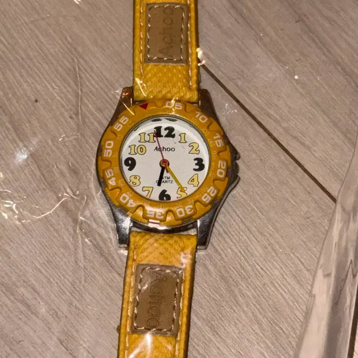 [BUNJANG] Yellow Classic Vintage Retro Wristwatch / 노랑색 고전 빈티지 레트로 손목시계