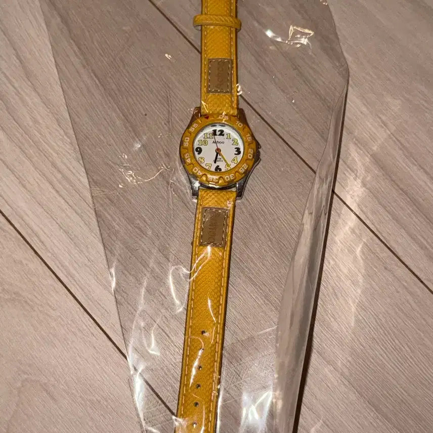 [BUNJANG] Yellow Classic Vintage Retro Wristwatch / 노랑색 고전 빈티지 레트로 손목시계