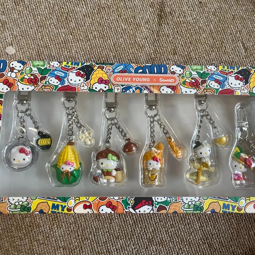 [BUNJANG] Olive Young x Sanrio Hello Kitty Dining Set Keychain / 올리브영 지역키티 식사세트