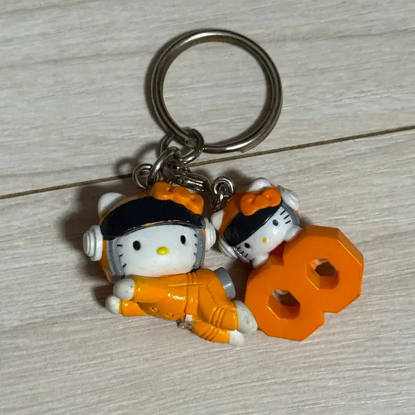 [BUNJANG] Hello Kitty Astronaut Suit Keyring Orange 