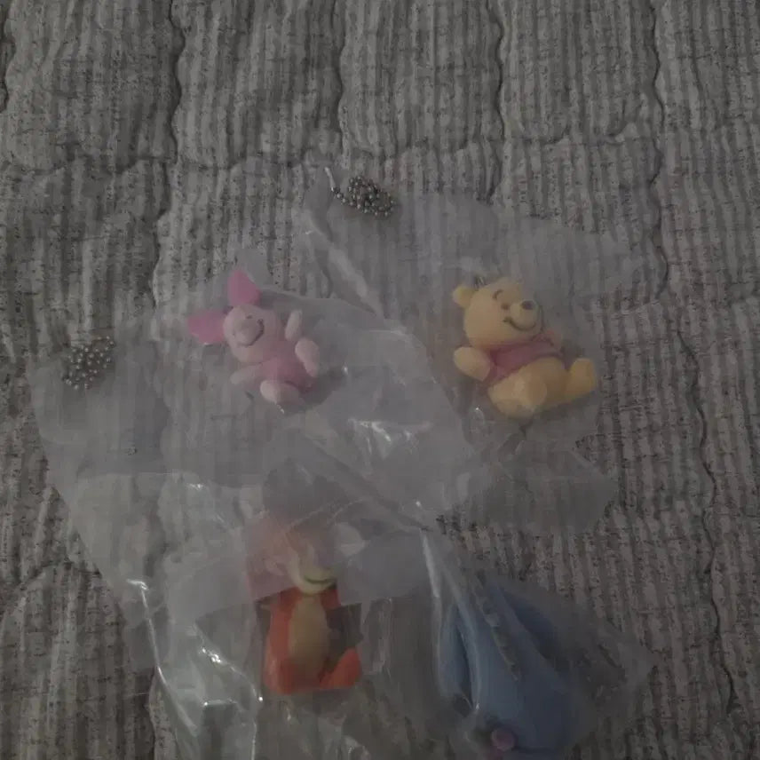 [BUNJANG] Disney Winnie the Pooh Fluffy Gacha Keychain Charm Full Set of 4 / 곰돌이 푸 플로키 가챠 키링 챰 4종 풀셋