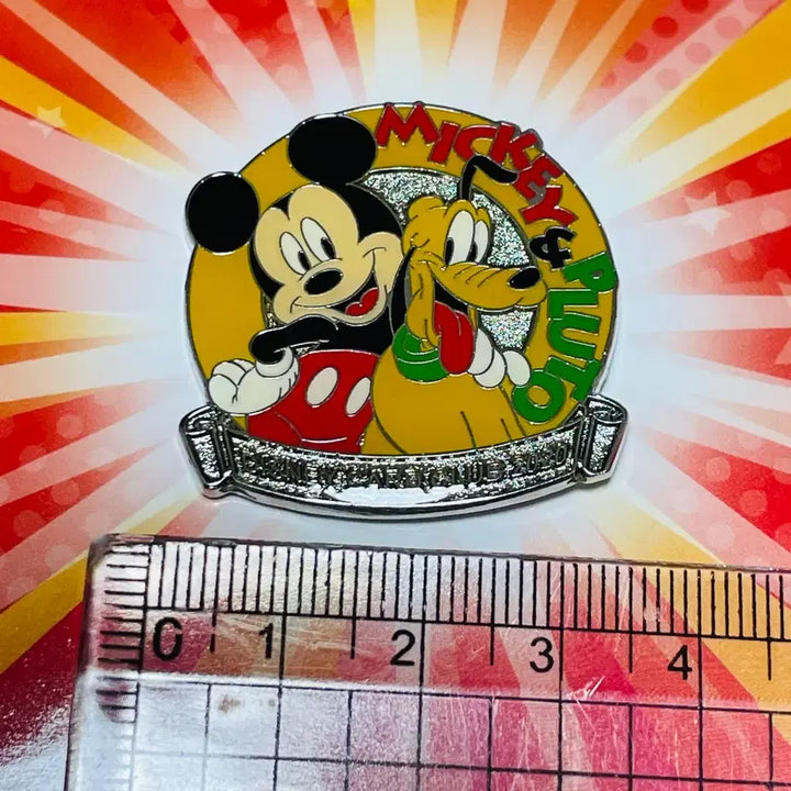 [BUNJANG] Disney Mickey Mouse Pluto Pin Badge &amp; Acrylic Keyring Set - Limited Edition Vintage Retro / 디즈니 미키마우스 플루토 핀뱃지 아크릴키링 키홀더 한정판 고전빈티지레트로