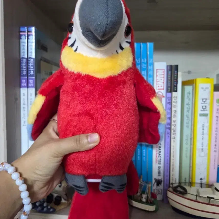 [BUNJANG] Battery-Operated Parrot Plush Toy / 앵무새 인형 / 건전지 넣어놨어요~