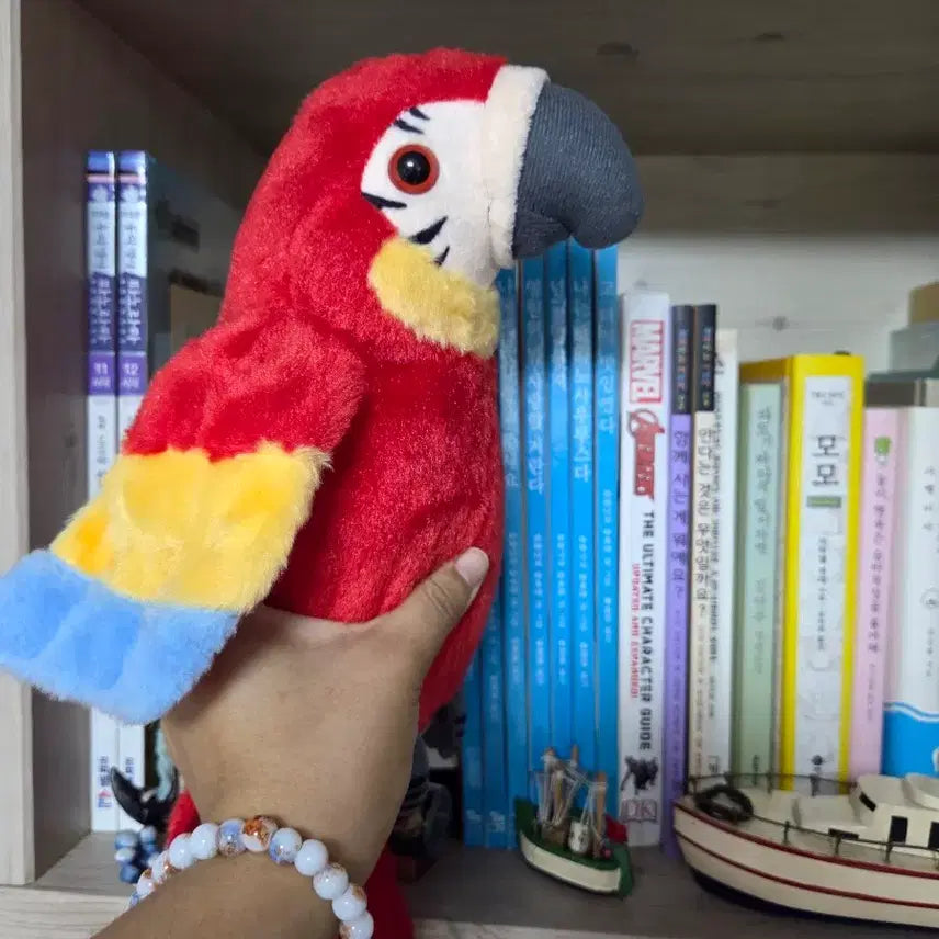 [BUNJANG] Battery-Operated Parrot Plush Toy / 앵무새 인형 / 건전지 넣어놨어요~