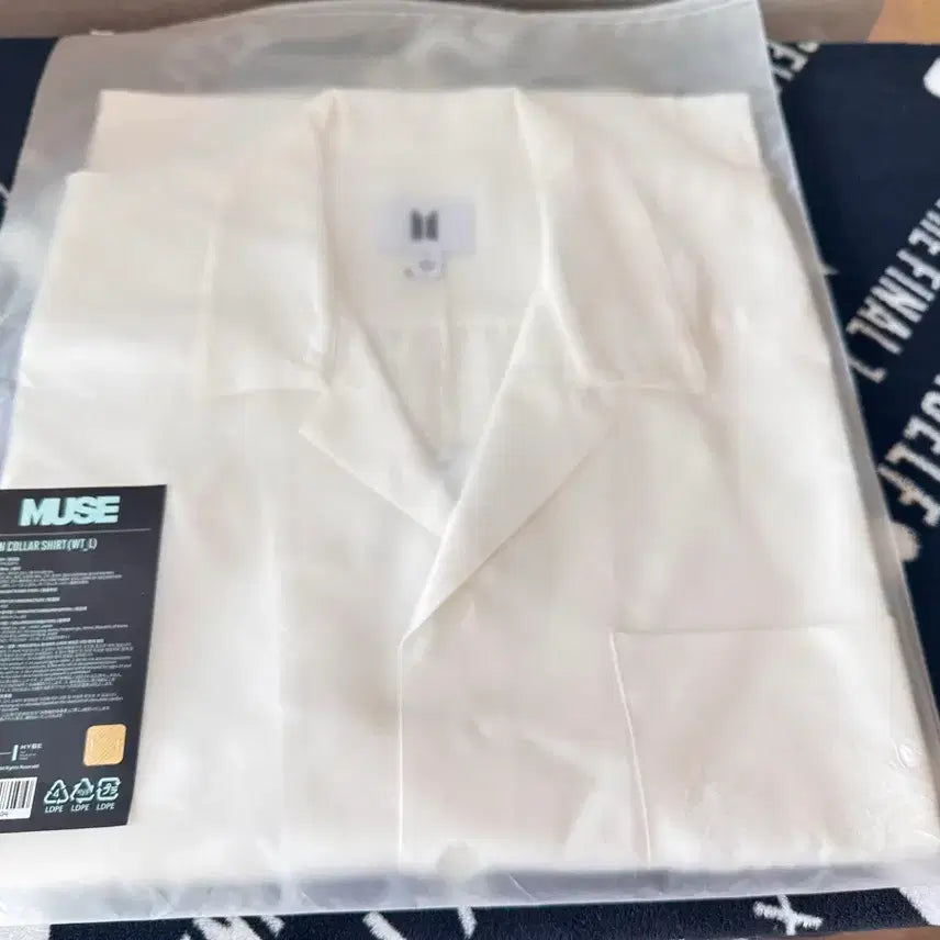 [BUNJANG] BTS Jimin MUSE Open Collar Shirt L Size / 방탄소년단 지민 MUSE L오픈카라셔츠 (포카제외)