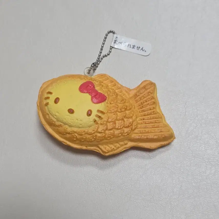 [BUNJANG] Classic Kitty Fish-Shaped Squishy Keychain / 고전키티 붕어빵 스퀴시 키링 고전키티 디저트 키링