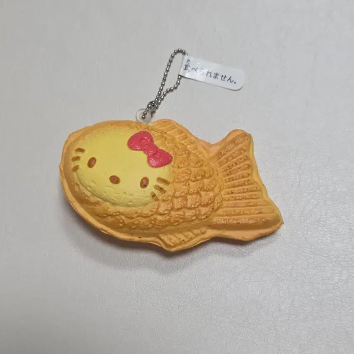 [BUNJANG] Classic Kitty Fish-Shaped Squishy Keychain / 고전키티 붕어빵 스퀴시 키링 고전키티 디저트 키링