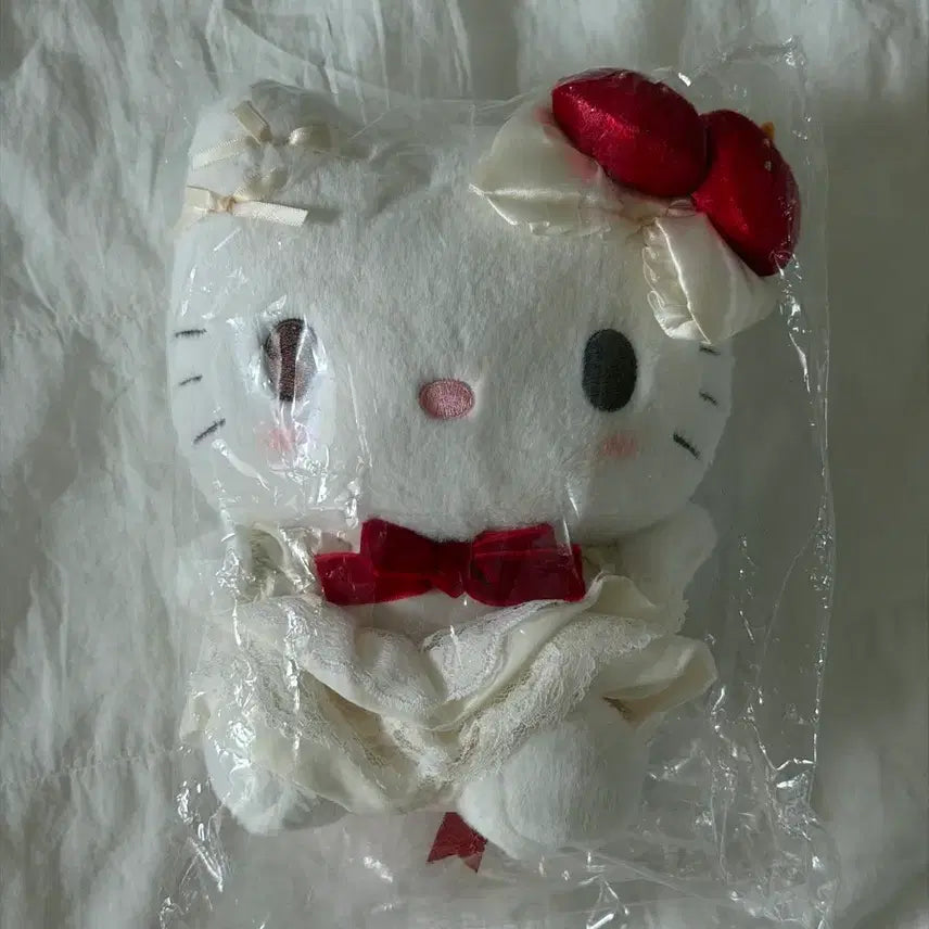 [BUNJANG] Sanrio Hello Kitty Sweet Cake Medium Plush Doll / 산리오 키티 스위트케이크 중형 누이 인형 미개봉