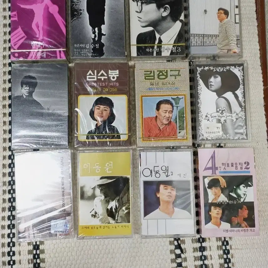[BUNJANG] Unsealed K-Pop Cassette Tapes (24 pcs) / 가요 테이프 24개 .. 미개봉