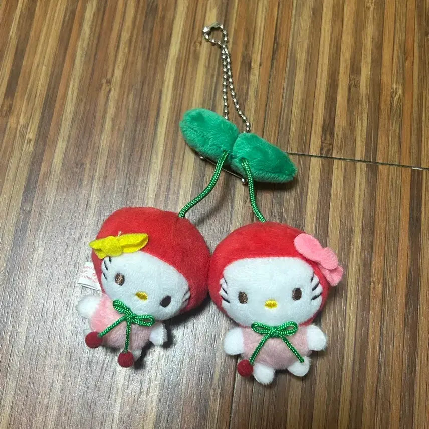 [BUNJANG] Sanrio Hello Kitty Cherry Charm / 산리오 헬로키티 체리 키링
