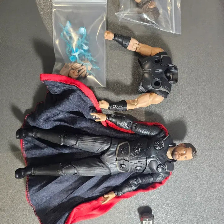 [BUNJANG] Mafex Thor &amp; Loki Set (No Box, Missing Thor Parts) / 마펙스 토르, 로키 세트 팝니다. (박스없음,토르부품누락) shf 마블레전드