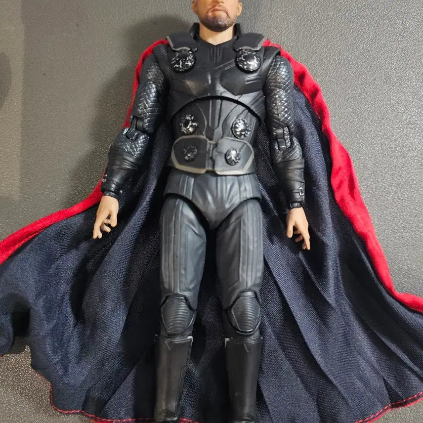 [BUNJANG] Mafex Thor &amp; Loki Set (No Box, Missing Thor Parts) / 마펙스 토르, 로키 세트 팝니다. (박스없음,토르부품누락) shf 마블레전드