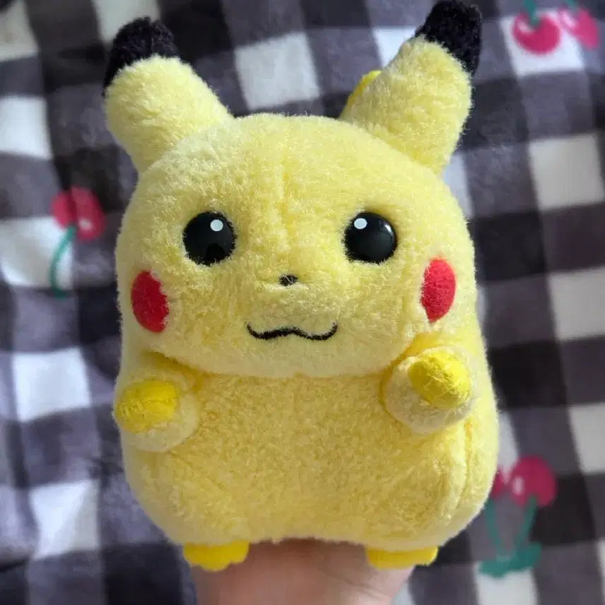 [BUNJANG] TOMY Vintage Pikachu Squeaky Plush Toy / 고전 소리나는 토미 초기 피카츄 뚱카츄 TOMY 포켓몬 포켓몬스터