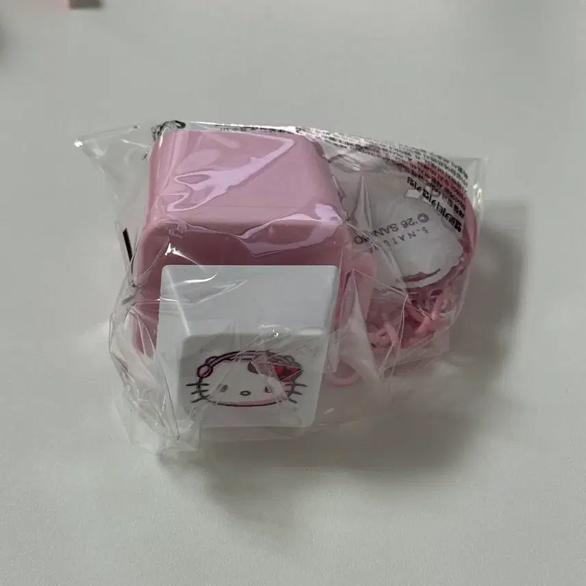 [BUNJANG] Hello Kitty Keycap Keyring / 헬로키티 키캡 키링