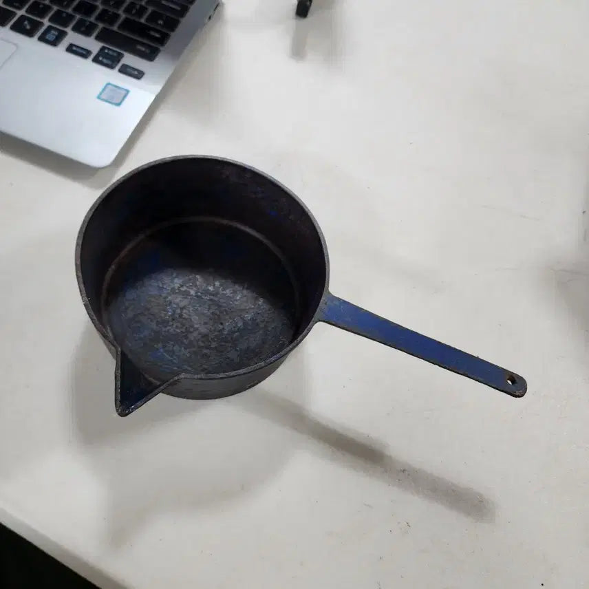 [BUNJANG] Vintage Cast Iron Pan 14cm Diameter, 5.8cm Height / 유럽에서온 오래된 빈티지 무쇠 지름14cm 높이5.8cm