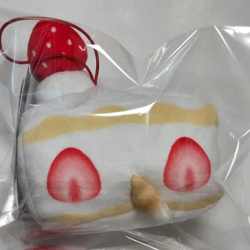 [BUNJANG] Mofusand Strawberry Cake Mascot Plush Charm / [새상품]모프샌드 모후샌드 디저트 스위츠냥 딸기 케이크 마스코트 인형